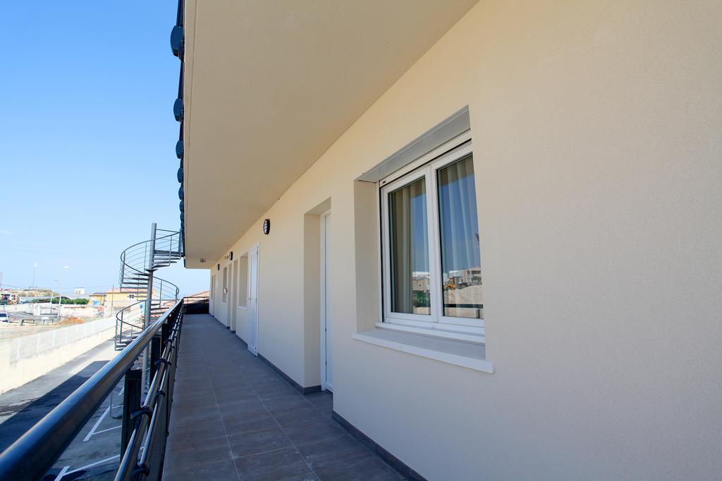 Hotel Restaurant Les Pielettes Le Rove Exterior photo