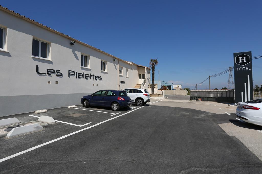 Hotel Restaurant Les Pielettes Le Rove Exterior photo