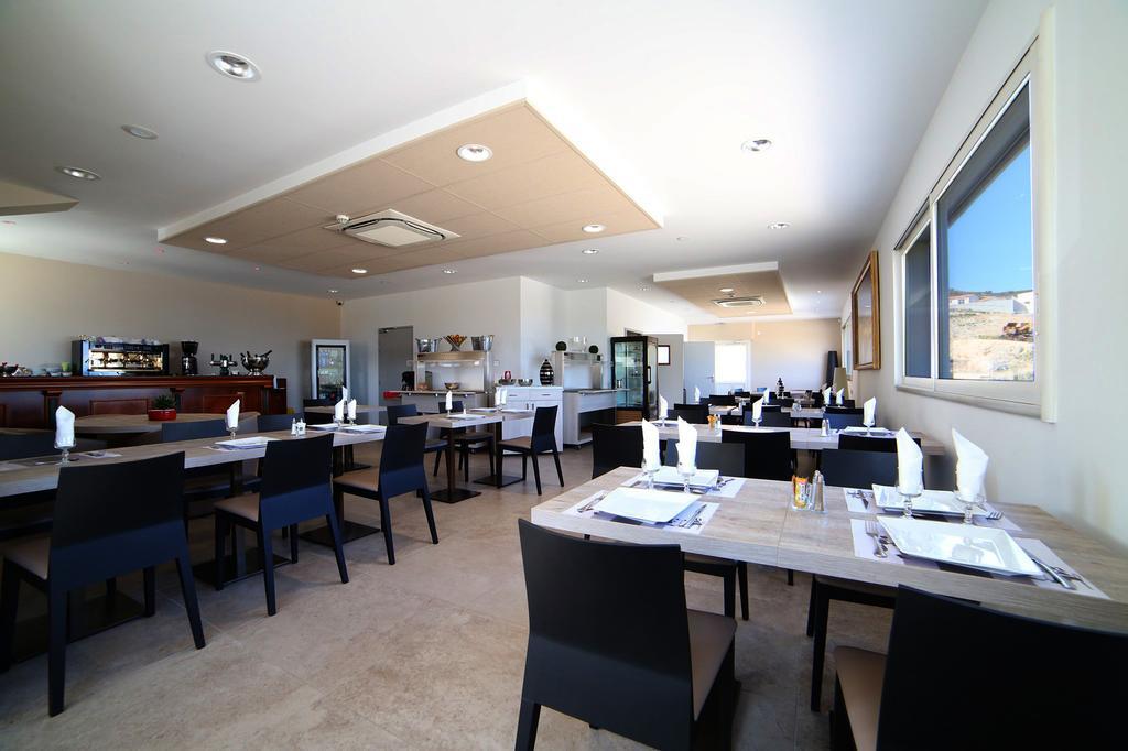 Hotel Restaurant Les Pielettes Le Rove Exterior photo