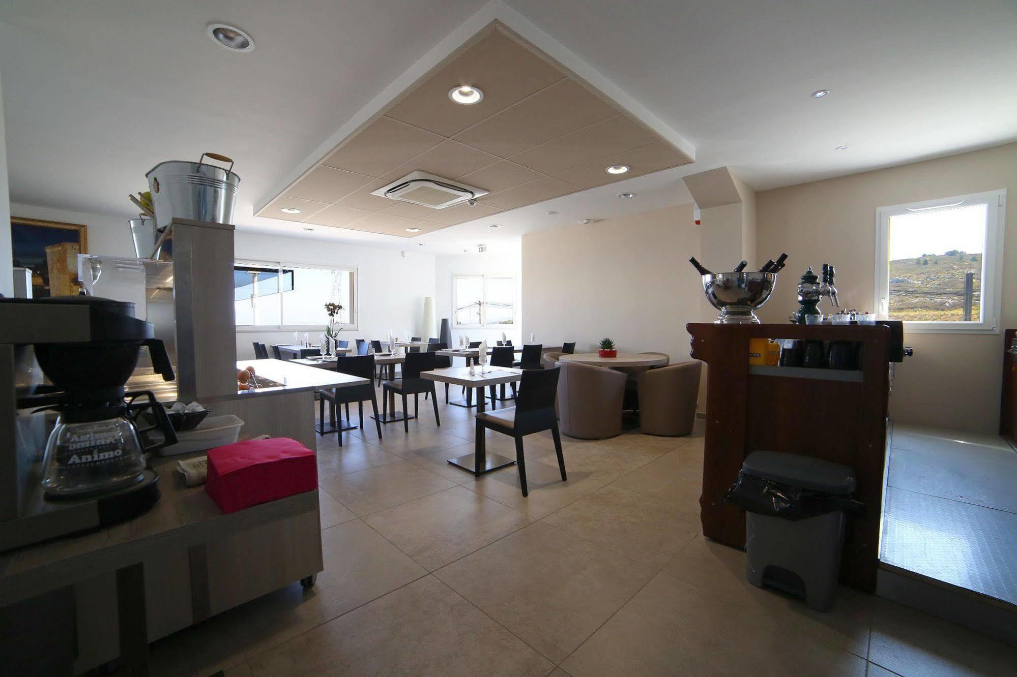 Hotel Restaurant Les Pielettes Le Rove Exterior photo